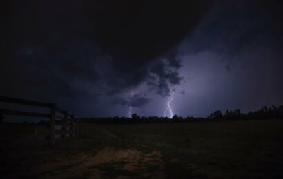 Počasí o víkendu bude divoké, meteorologové varují před velmi silnými bouřkami i povodněmi