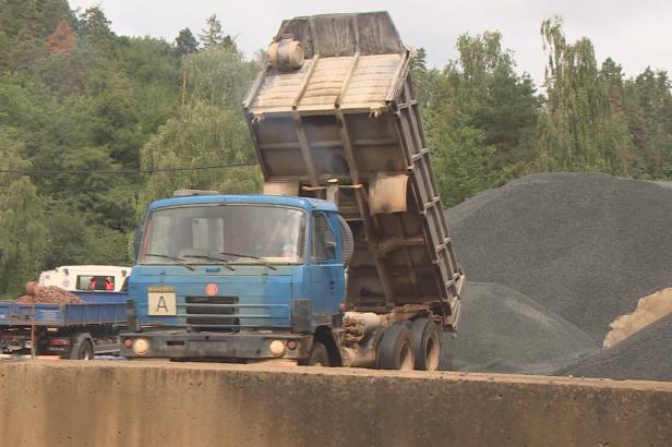 Silničáři se obávají nedostatku kamene na dopravní stavby, nové lomy už dlouho nevznikají