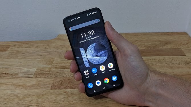 Asus ZenFone 10: nabušený kompakt (recenze)