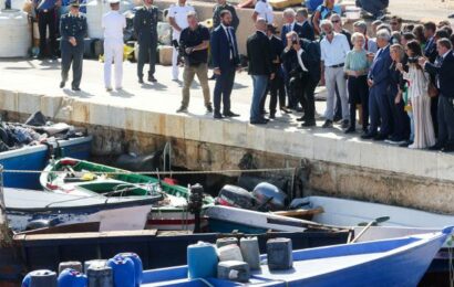 Unie pomůže Itálii s migranty na ostrově Lampedusa, ujistila von der Leyenová