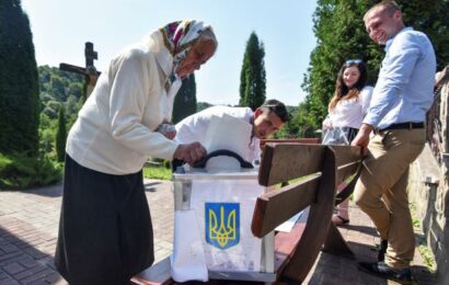 Stanné právo na Ukrajině zakazuje konání voleb. Některé hlasy ze Západu je ale přesto chtějí