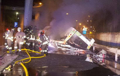 Z nadjezdu u italských Benátek se zřítil autobus. Zemřelo přes dvacet lidí