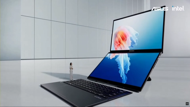 Takový notebook tu ještě nebyl. Asus Zenbook Duo má dva dotykové OLED panely, klávesnici i touchpad