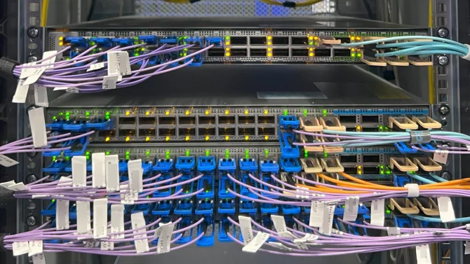 Jak NIX.CZ přešel na VxLAN/EVPN aneb od dvojité hvězdy ke kruhu