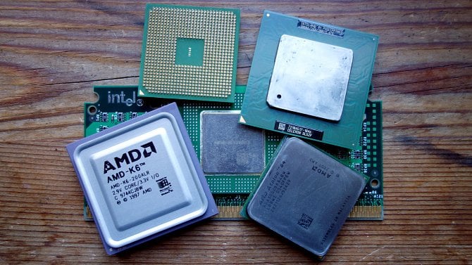 Tržní podíly x86 procesorů: AMD má rekordní procenta v desktopu, v serverech bere třetinu peněz