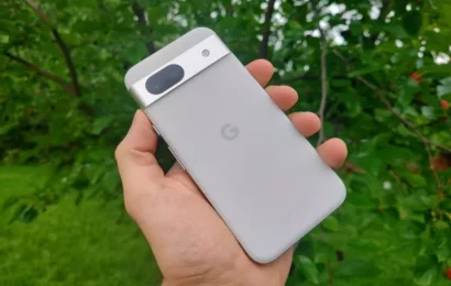 Recenze smartphonu Google Pixel 8a: vlajkový Pixel schovaný v levnějším kabátku