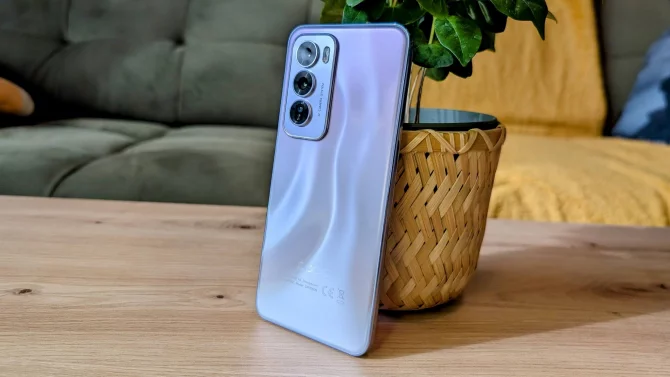 Recenze smartphonu Oppo Reno12 Pro: stylovka pro střední třídu se zábavnými AI prvky