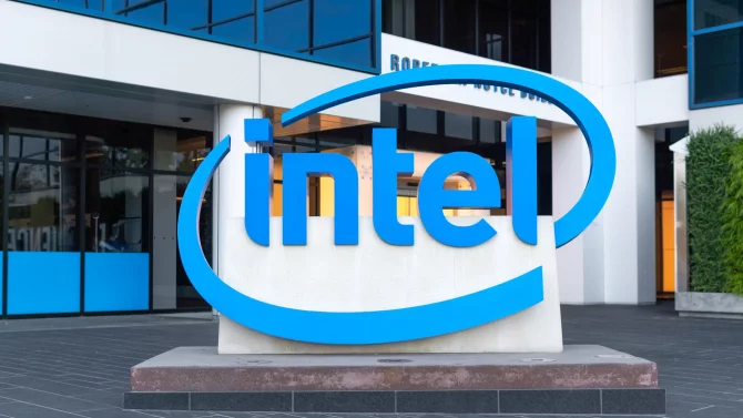 Šok, historický milník? Intel by mohl být prodán, chce ho schlamstnout lídr ARM procesorů