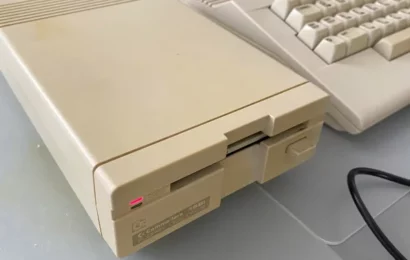 Třetí zastavení u počítače Commodore 64: 3,5″ disketovka Commodore 1581